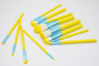 唇刷、眼線刷、眉刷的清洗技巧