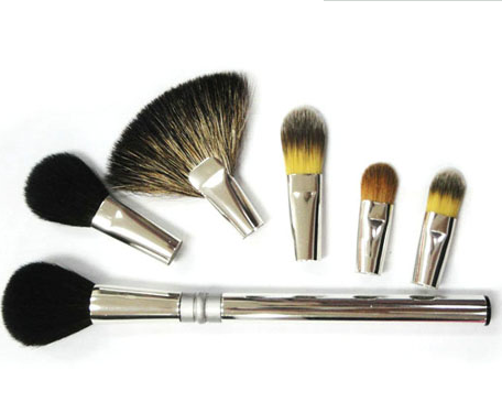 哪些化妝用品需要放冰箱保存?