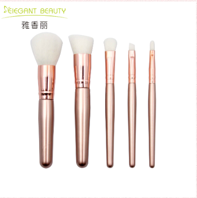 粉撲、美妝蛋、化妝刷,用它們化妝有什么區(qū)別?