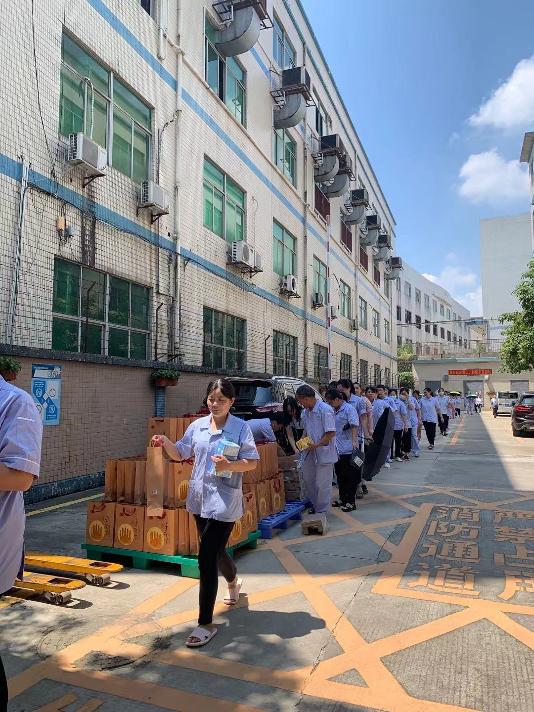 雅香麗化妝用品(深圳)有限公司預(yù)祝大家度過一個(gè)平安祥和、喜慶歡樂的中秋假期!