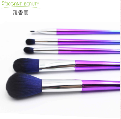 化妝刷有哪些不常見(jiàn)的使用方法?