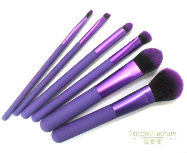 化妝刷有哪些不常見(jiàn)的使用方法?