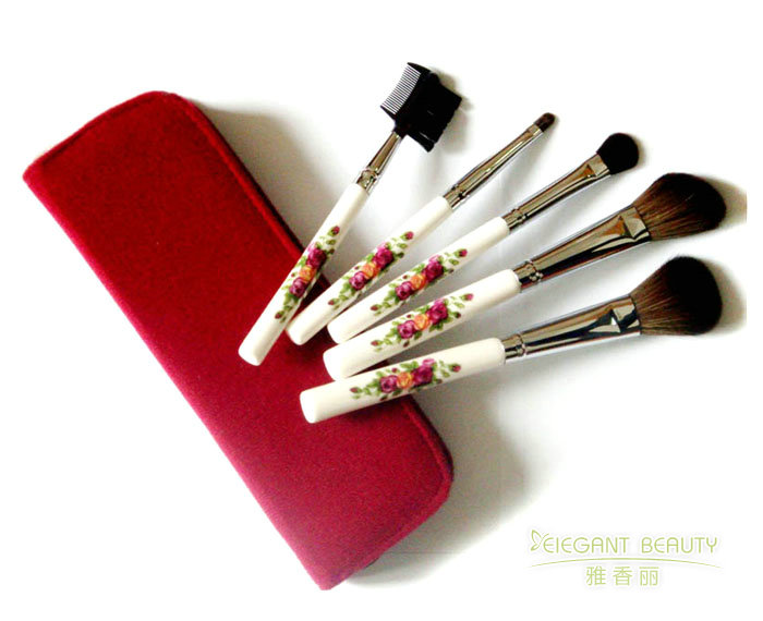 化妝刷選購指南:材質(zhì)、形狀與品牌的科學(xué)選擇